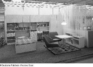 Ausstellungskoje des VEB Möbelkombinat Zeulenroda-Triebes (ZEUTRIE) mit Jugendzimmer