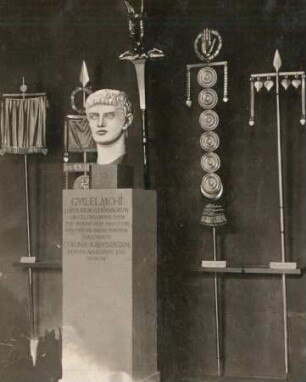 Römische Feldzeichen : Römische Feldzeichen und Kopf des Drusus