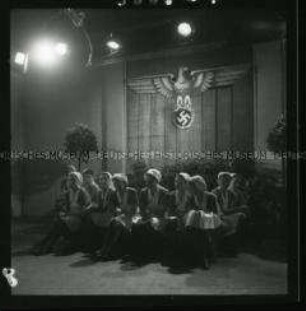 Dreharbeiten zum UFA-Kulturfilm "F.H.D.-Mädel" im Adolf-Hitler-Koog