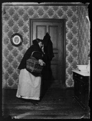 Ohne Titel (Posierende Frau in Zilles Wohnung)