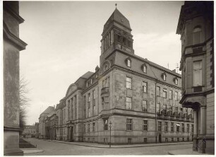 Blick auf das Gerichtsgebäude, ehemalige Kassenstraße, Kreuzung Moltkestraße- Hermannstraße. Detmold. Heinrich-Drake-Straße