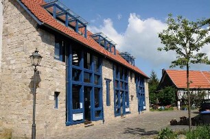 Fachwerksanierung in Halberstadt : Bei alliierten Bombenangriffen wurde die Fachwerkstadt am nördlichen Harzrand am 8. April 1945 zu 82 Prozent zerstört. Erst nach 1990 wurde die Innenstadt wieder aufgebaut, wurden viele alte Häuser saniert. Bild: preisgekröntes Haus für gelungene Fassadengestaltung. Aufgenommen in Halberstadt im Mai 2008