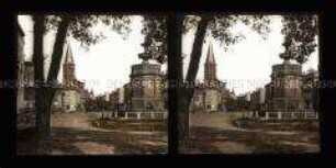 Platz mit Brunnen Ballainvillers und Blick zur Kirche Saint-Amable, Riom