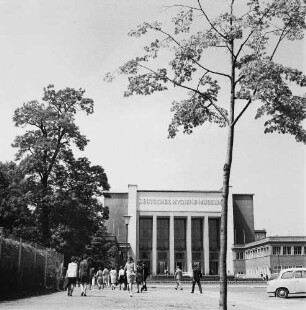 Hygiene-Museum : Dresden-Altstadt, Lingnerplatz 1. Deutsches Hygiene-Museum (1928-1930, W. Kreis)