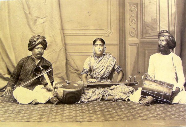 The singer Kristna of Tanjore with her entourage