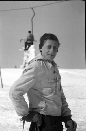 Feldberg: Niki Portrait; Hintergrund Skilift