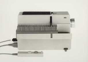 Braun Diaprojektor "D 46/46 J" von Dieter Rams mit Objektiv "Rodenstock-Splendar"
