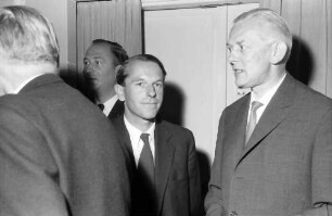 Nobelpreisträgertagung 1960 Mediziner; Nobelpreisträger im Gespräch Stadttheater 4.7.60: Frederick Sanger, Adolf Butenandt