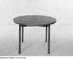 Runder Ausziehtisch (Modell K 113/51)
