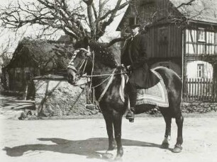 Radibor, Osterreiter vor Umgebindehaus