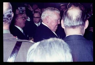 Kanzler Erhard in Berlin
