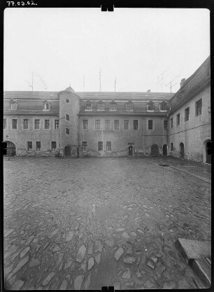 Schloss Annaburg, Vorschloss