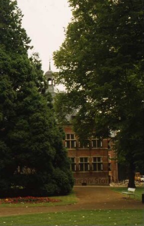 Schloß Reinbek: Gartenseite