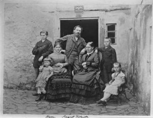 Familienbild (Familie August Kotzsch). Albuminpapier; 16 x 21 cm (1884; A. Kotzsch). Dresden: Privatbesitz