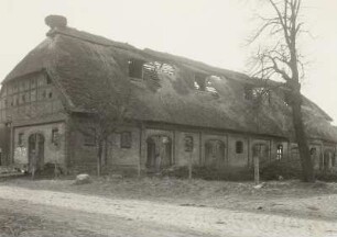 Rügeband, Verfallener Hof