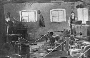 Hausindustrie. Hohlglasraffinerie. Trempler in einer Wasserschleiferei in Haida-Steinschönau