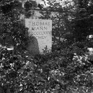 Schweiz. Kilchberg. Grab des Schriftstellers Thomas Mann (1875-1955)