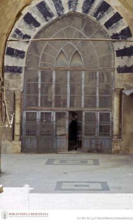 Madrasa al-Hallawiyya, Iwan