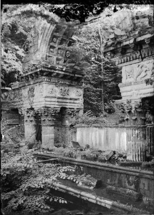 Der Römerbogen im Schloßpark zu Schönbrunn : Wien. Schlosspark in Schönbrunn (1705/1706 begonnen, J, Trehet). Römerbogen in der Römischen Ruine (Ende 18. Jahrhundert), Teilansicht