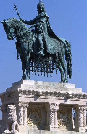 Budapest - Mathiasdenkmal : Mathiasdenkmal auf dem Burgberg. Aufgenommen in Budapest 2001