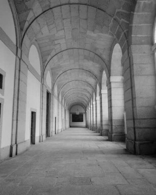 Real Sitio de San Lorenzo de El Escorial — Palast der Bourbonen — Östlicher Innenhof —
