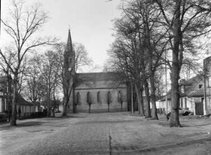 Marienwerder, Biesenthaler Straße 2. Dorfkirche (Backstein; 1855). Ansicht von Süden