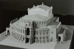 Modell des zweiten Dresdner Hoftheaters von Gottfried Semper