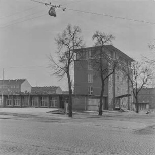 Punkthaus : Bautzen. Club der Bauarbeiter (sogenanntes Punkthaus). Straßenansicht