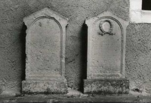 Zwei Grabmale : Zwei Grabmale. Sandstein (1801/1900). Dittersbach, Dorfkirche