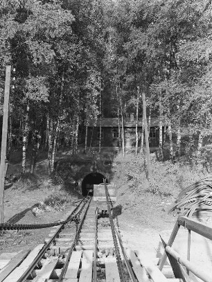 Mundloch d. Schiefen Ebene : Braunkohlegebiet Leipnitz (bei Leipzig). Braunkohlewerk, Mundloch der Schiefen Ebene