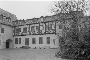 Halle (Saale), Große Nikolaistraße 5. Museumskomplex Händel-Haus (ehemaliges Wohnhaus, Sitz der Händel-Gesellschaft) (16.-18. Jahrhundert, 1984 restauriert). Hofansicht mit West-Flügel (Festsaal)