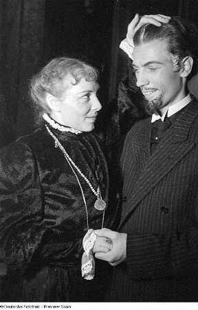 Szenenbilder aus dem Stück "Der lebende Leichnam" von Leo Tolstoi im Volkstheater Pankow in Berlin