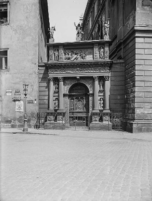 Portal der ehemaligen Schlosskapelle : Dresden, Jüdenhof, das "Schöne Tor", Portal der ehemaligen Schlosskapelle des Residenzschlosses, Schlossstraße