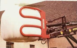 Fotografie: Transportgerät, Frontlader, Transport, Rundballen, Be- und Entladen