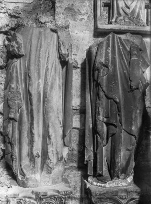 Fragmente zweier Statuen vom Südportal der Pariser Kirche Notre-Dame