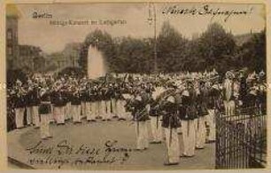 Militärische Postkarte "Berlin. Mittagskonzert im Lustgarten", geschrieben von Max Schulze, Berlin an Ida Thiele; Berlin, 4. Juni 1908