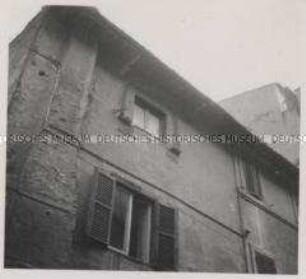 Rom, Casa di Raffaello, Fenster der Geliebten Raffaels