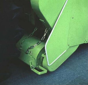 Mechanischer Antrieb eines Heckanbaugerätes über die Frontzapfwelle