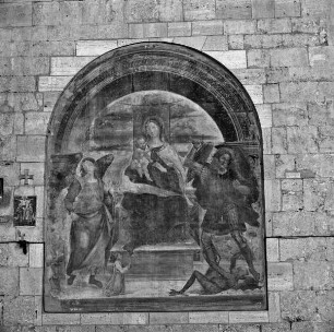 Thronende Madonna zwischen den Erzengeln Raphael und Michael