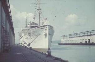 Passagierschiff "Milwaukee" : Passagierschiff "Milwaukee" (1929; Blohm und Voss) der Hamburg-Amerika Linie (HAL) im Hafen von Colón