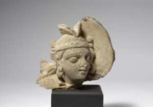 Kopf eines Mannes mit kleinem Flügelpaar auf dem Kopf (Vaishravana?)