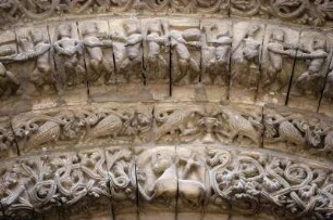 Frankreich. Poitou Charentes. Maritime. Saintes. Abbaye aux Dames. Portal. Skulptierter Rundbogen