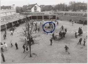 Rauferei auf einem Schulhof (Altersgruppe bis 14)