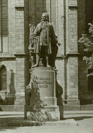 Johann Sebastian Bach-Denkmal : Leipzig, Bach-Denkmal vor der Thomaskirche von Seffner, 1908
