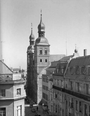 Katholische Namen-Jesu-Kirche & ehemalige Jesuitenkirche — Westfassade