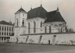 Kaunas. Rathausplatz mit Kloster