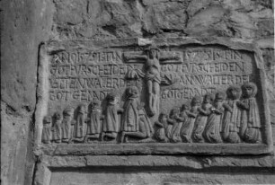 Fulda: Relief an der Mauer des Bischöflichen Palais