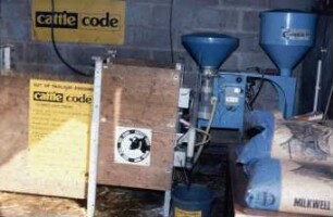 Fotografie: Fütterungstechnik, Kalb, Tränkeautomat