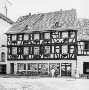 Fachwerkwohnhaus; Seligenstadt, Marktplatz 2