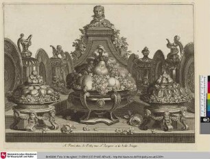 [Fruchtstück bestehend aus einem reich verzierten Tisch und dekorativen Schalen gefüllt mit reichlich Früchten]